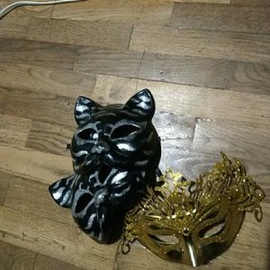 Two cat and one gold mask, great for Halloween